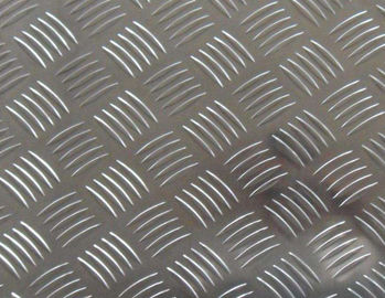 Chine Le plat en aluminium de traitement facile de bande de roulement, lovent le plat en aluminium de relief de feuille quadrillé 5 par barres fournisseur
